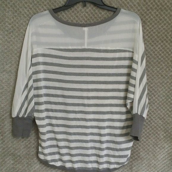 Gray/white striped 3/4 sleeve top - Picture 2 of 3